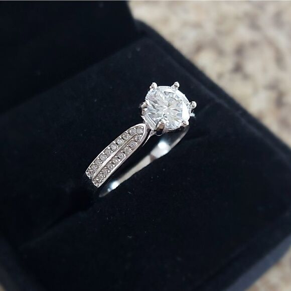 1 Carat Round Moissanite 925 Silver Ring - Picture 2 of 12